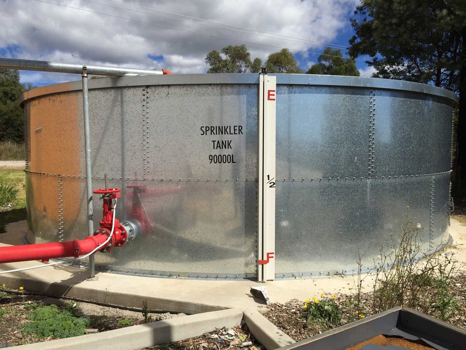 Fire water storage tank inspected and maintained without draining