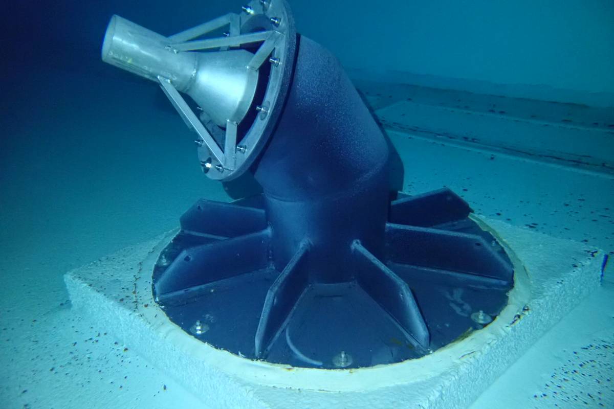 Directional inlet nozzle with stainless steel bracing, installed on a plinth inside a reservoir
